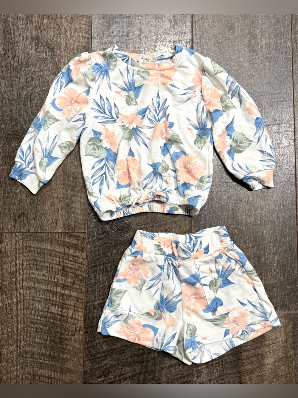 Jessica Simpson 2 pc Floral Beach Hawaiian Set sweatshirt & shorts size 24m